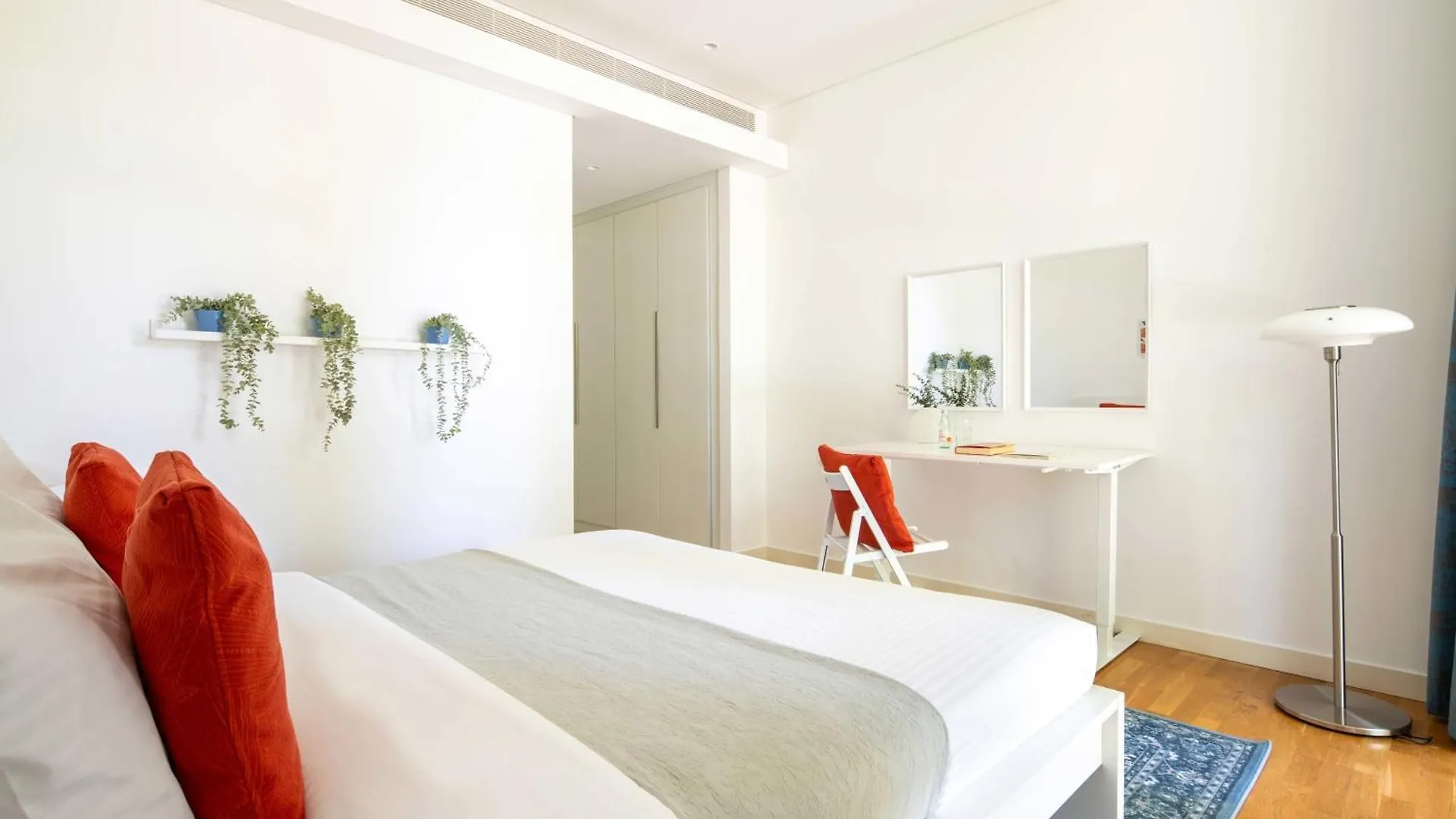 Frank Porter - Bluewaters Residences Building 5 Dubai Apartment
